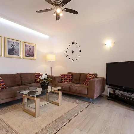 Mar Del Plata 8 Bed