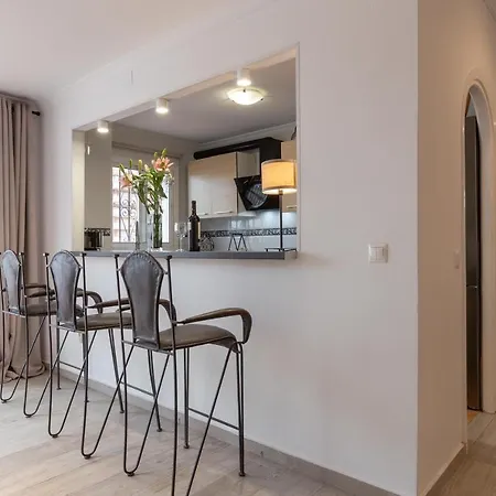 Mar Del Plata 8 Bed